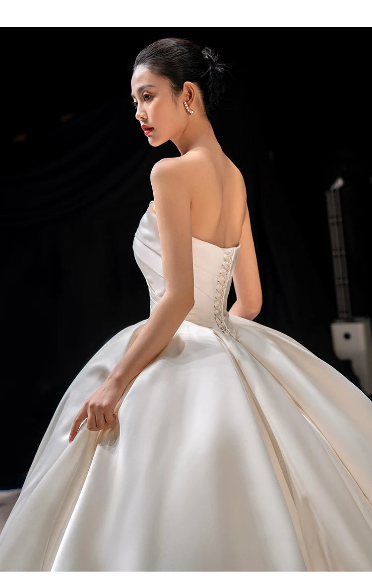 2025 Elegant Sleeveless Satin Ball Gown Wedding Dress Long Train Bridal Wedding Dress