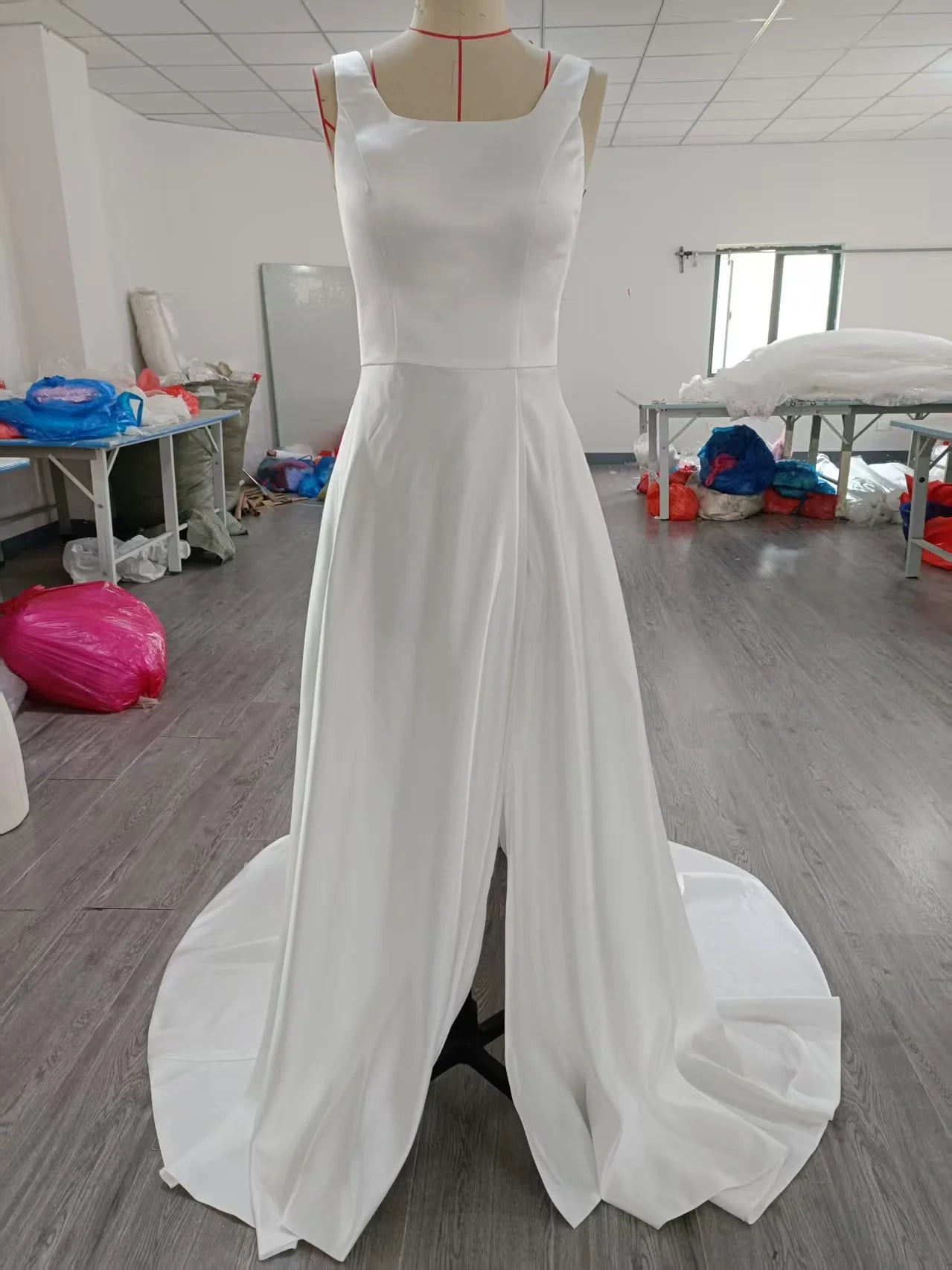 1 Piece Low Moq Modern Draped Princess Button White Wedding Evening Dress with Chapel Train for Women