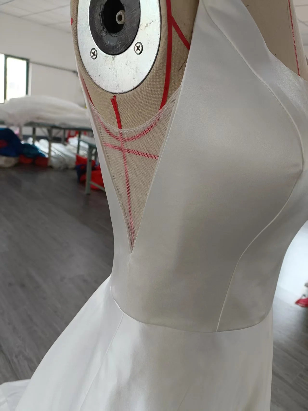 1 Piece Low Moq Modern Draped Princess Button White Wedding Evening Dress with Chapel Train for Women